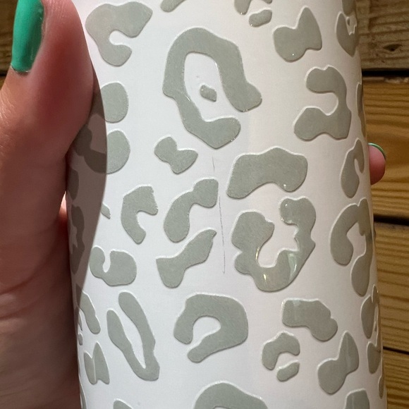 Hydrapeak leopard slim can coozie - Picture 6 of 6